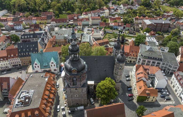 Luftaufnahme Andreaskirche, rechts hinten Luthers Sterbehaus