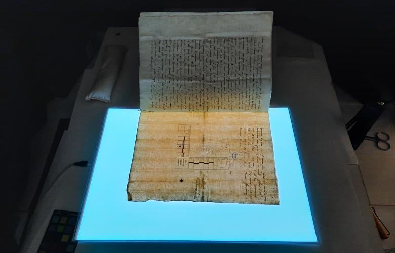 Papier wird durchleuchtet