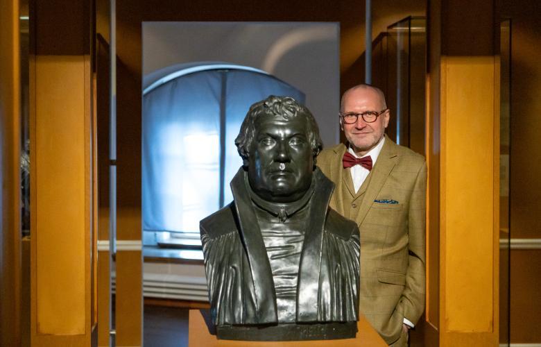 Luther-Büste, re Dr. Thomas T. Müller