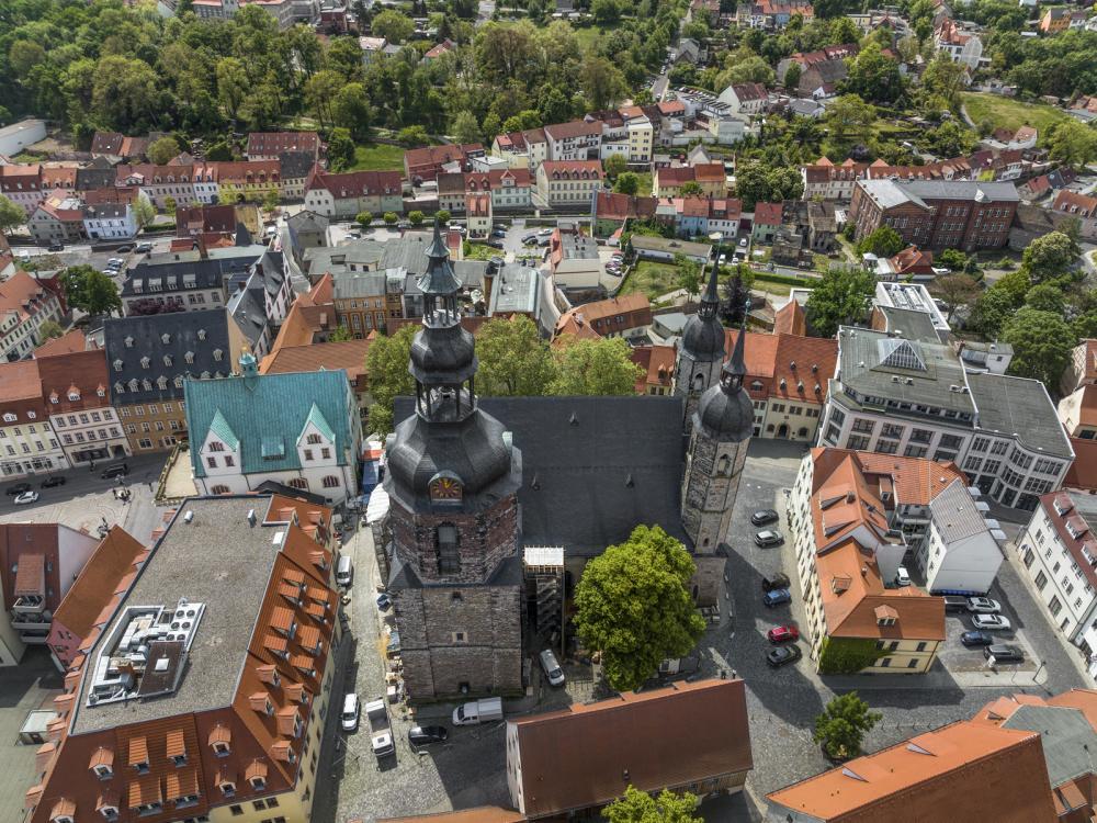 Luftaufnahme Andreaskirche, rechts hinten Luthers Sterbehaus