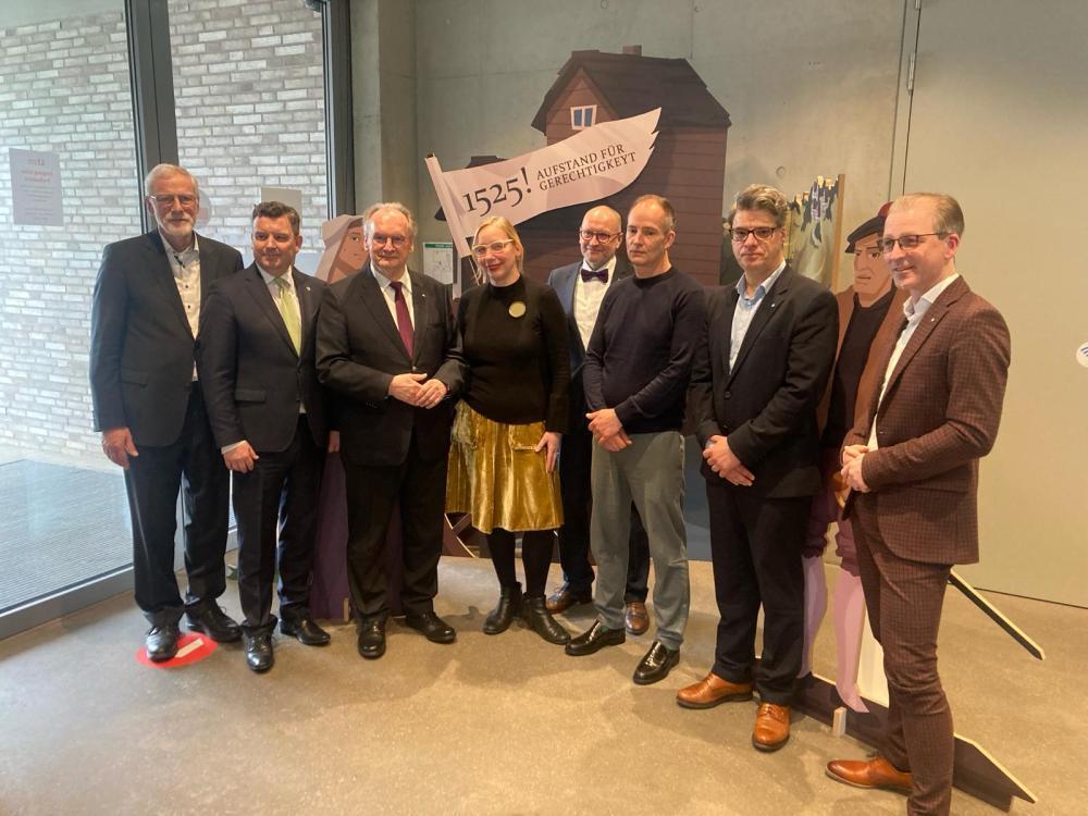 Gruppe von 8 Menschen