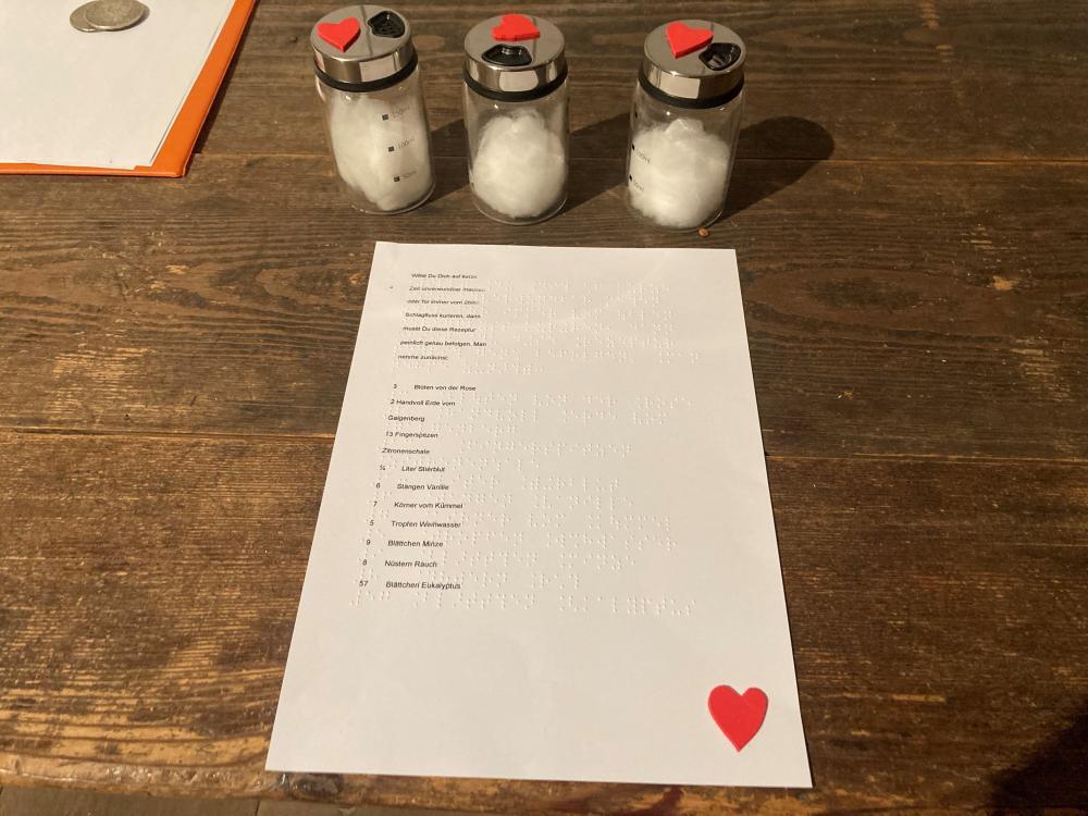 Rätsel in der "Küche" in Braille