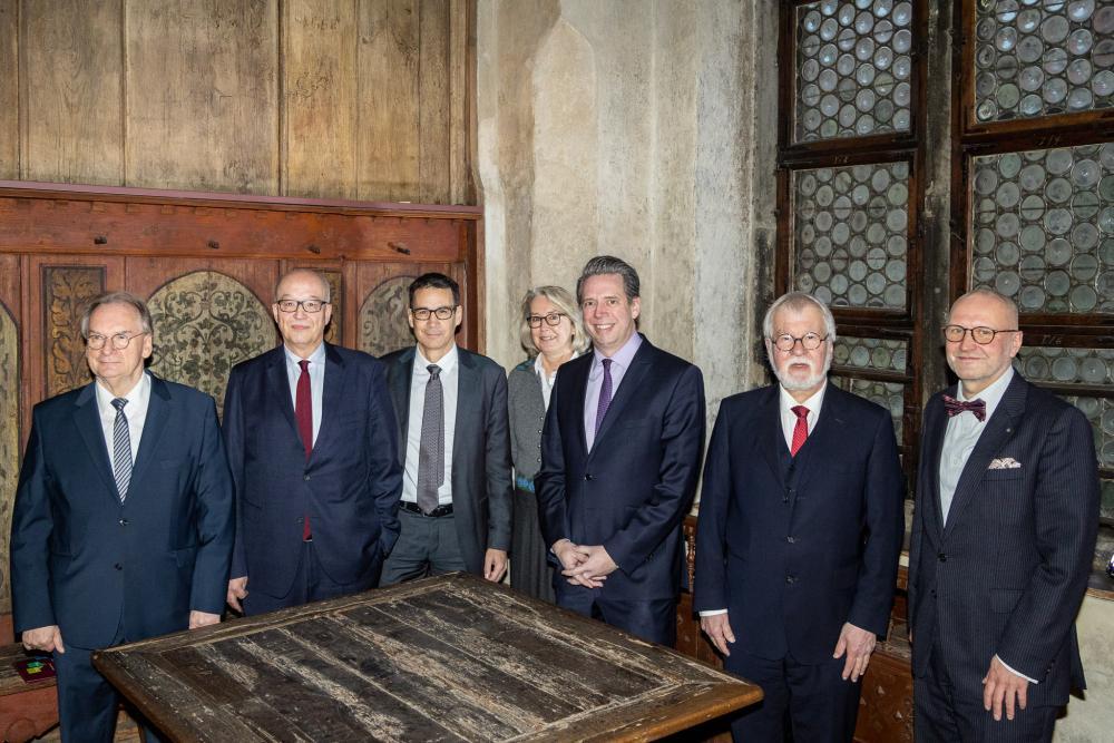 Stefan Rhein und die Gastredner und Gaeste rund um Luthers Tisch