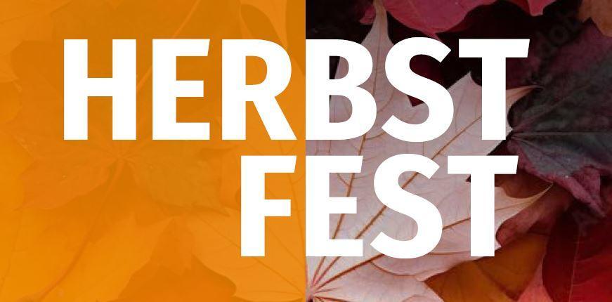 Herbstfest, links orangefarbener Hintergrund, rechts bunte Blätter, weiße Schrift